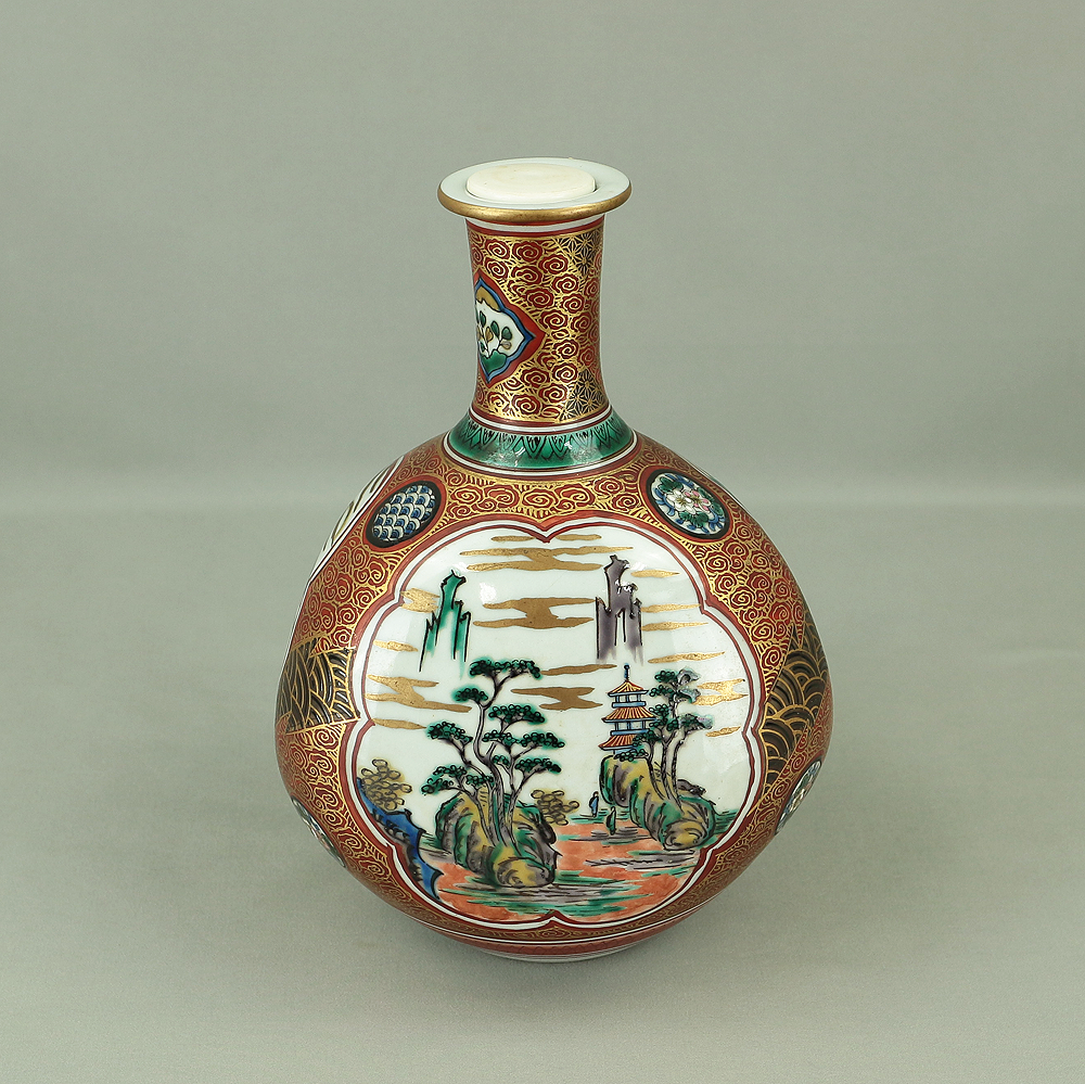 Japanese Kutani-yaki ware Triangular Jar In the style of Kutani