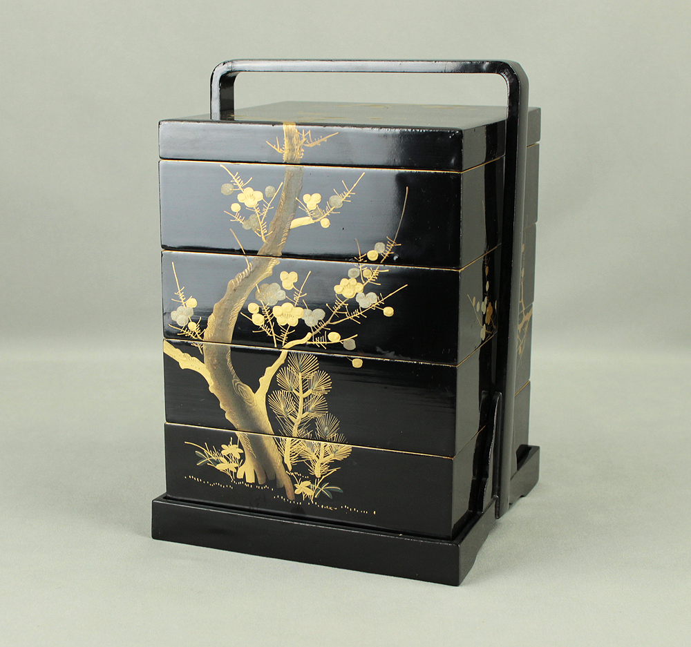 Zeno 前櫻 Portable Four-Tiered Box Jubako Makie Gold Lacquered 'Nighting ...